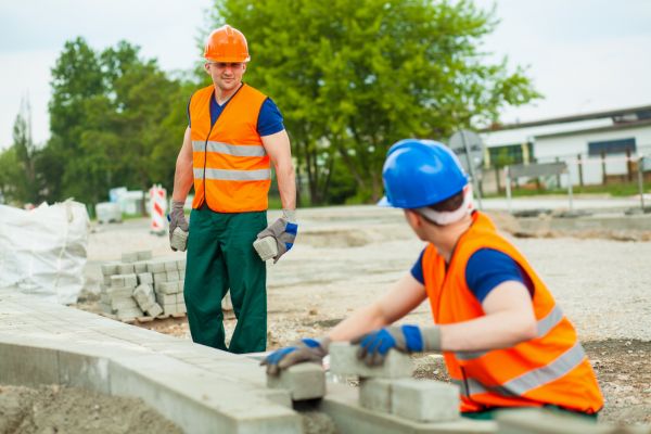 concrete contractor laying pavers